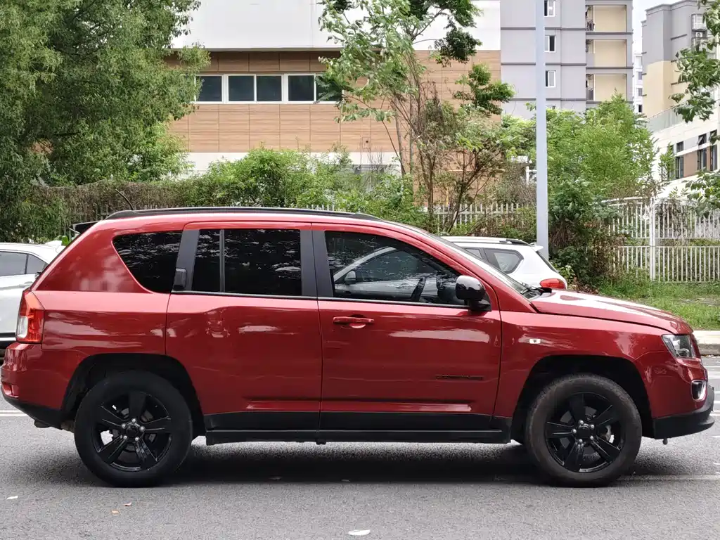 Jeep Compass (Import) — миниатюра 8