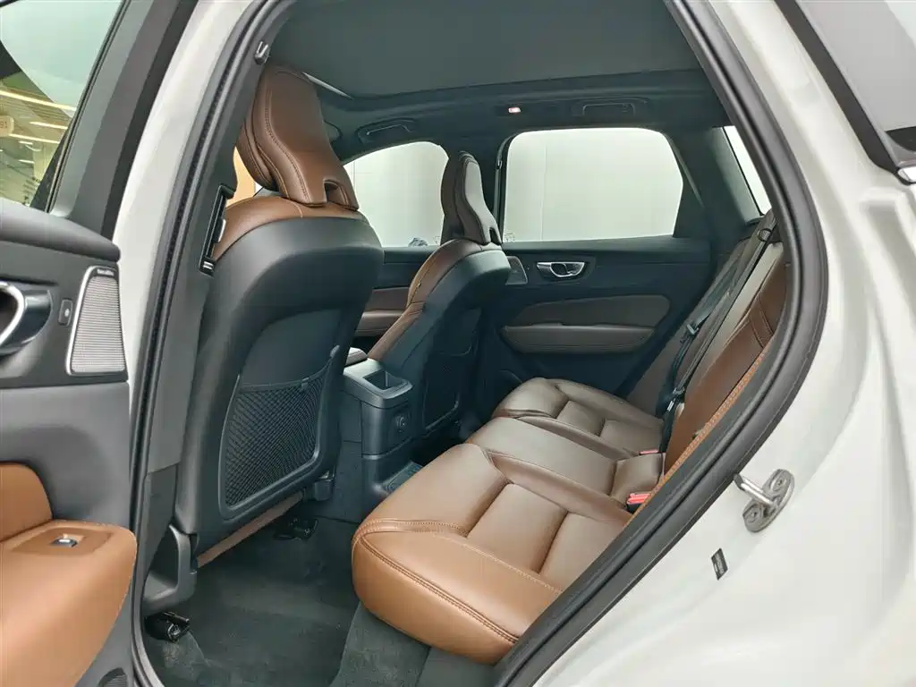 VOLVO XC60 PLUG IN HYBRID