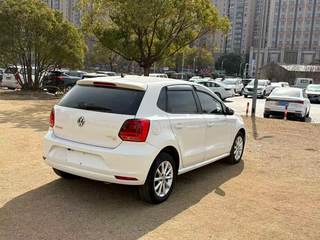 VOLKSWAGEN POLO
