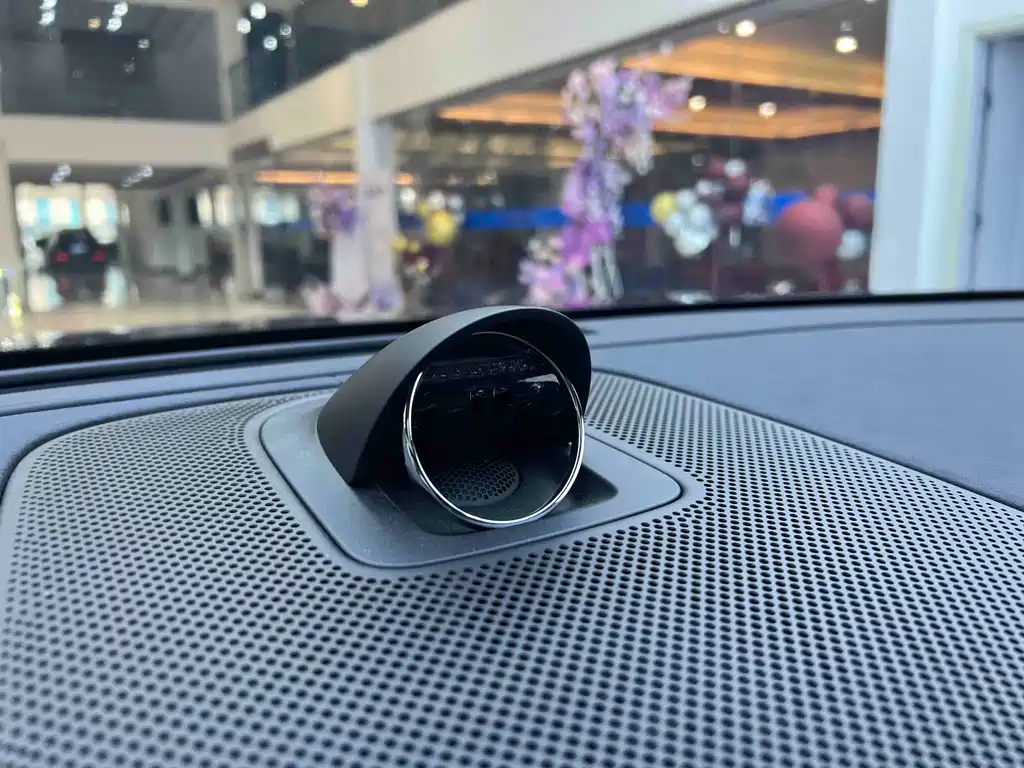 AITO ASK THE WORLD M8