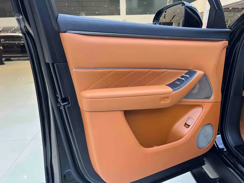 AITO ASK THE WORLD M8