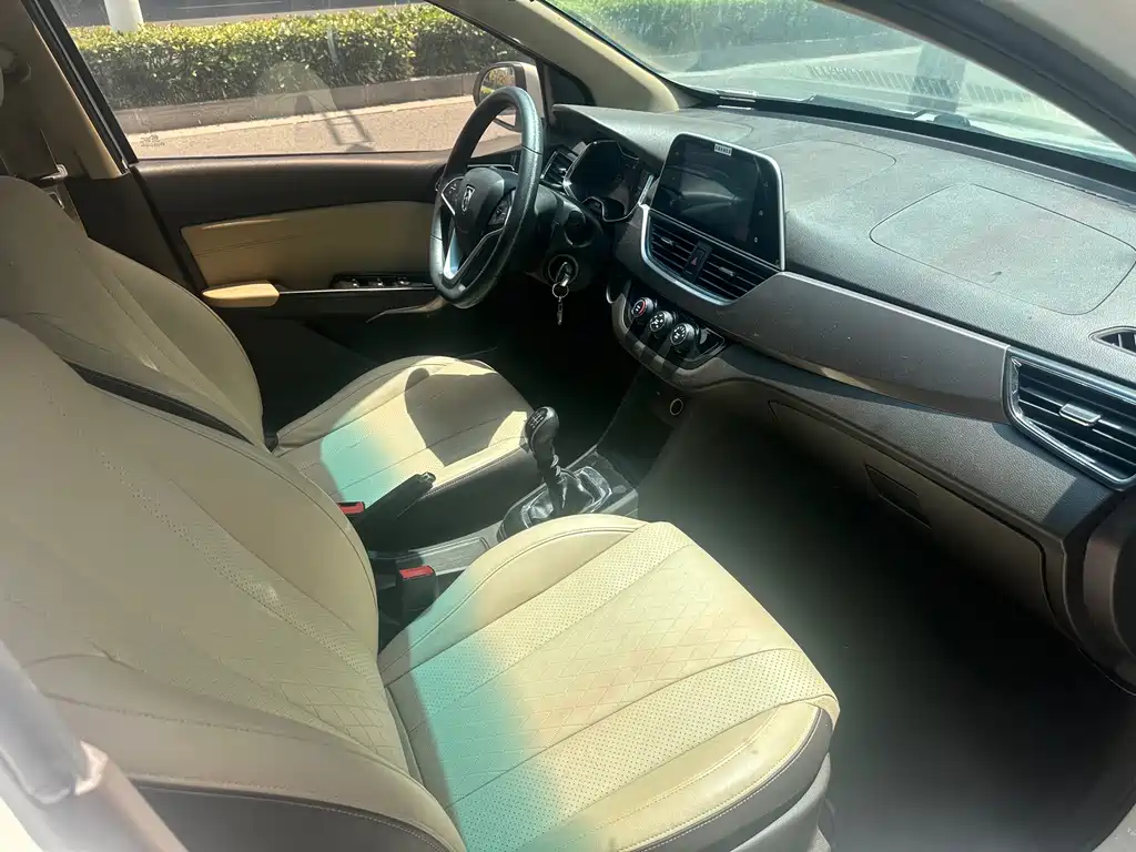 Baojun 310W — миниатюра 13