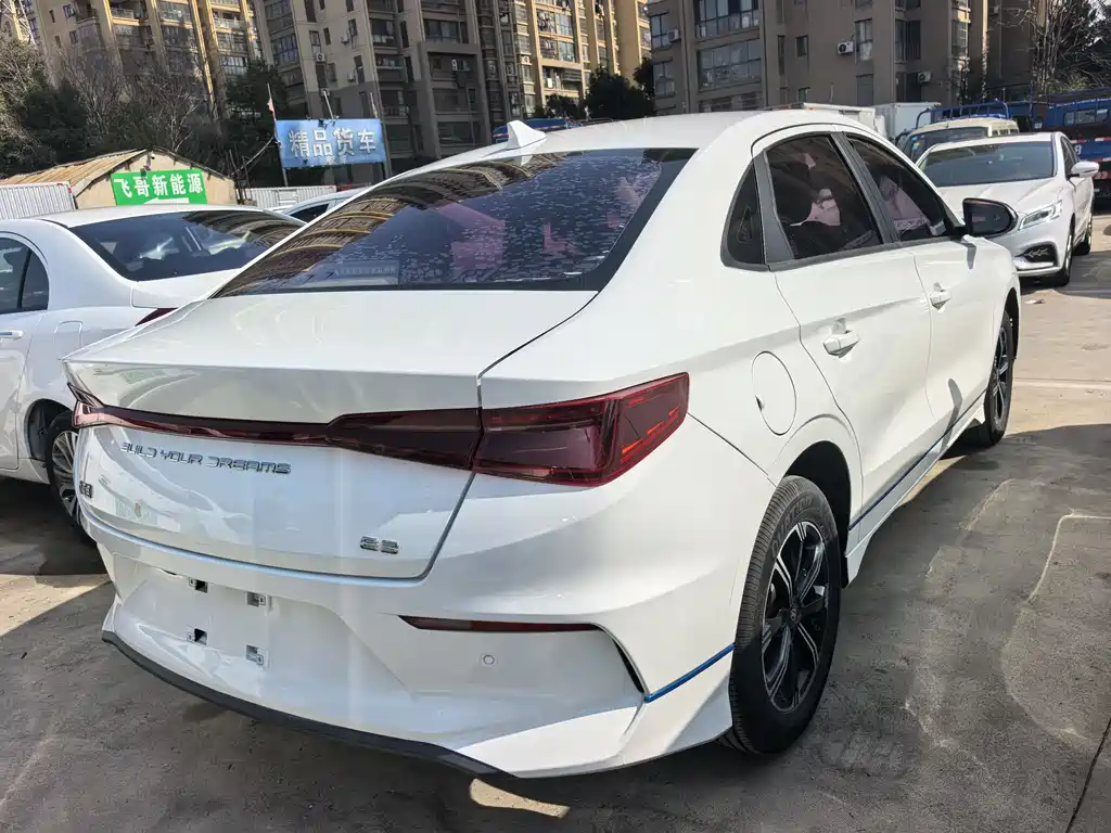 BYD E3