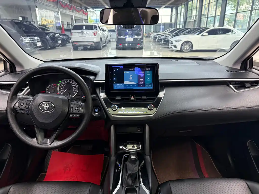 Toyota Corolla Cross — миниатюра 18