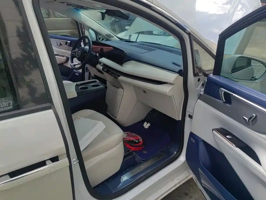 Buick GL8 Hybrid — миниатюра 8