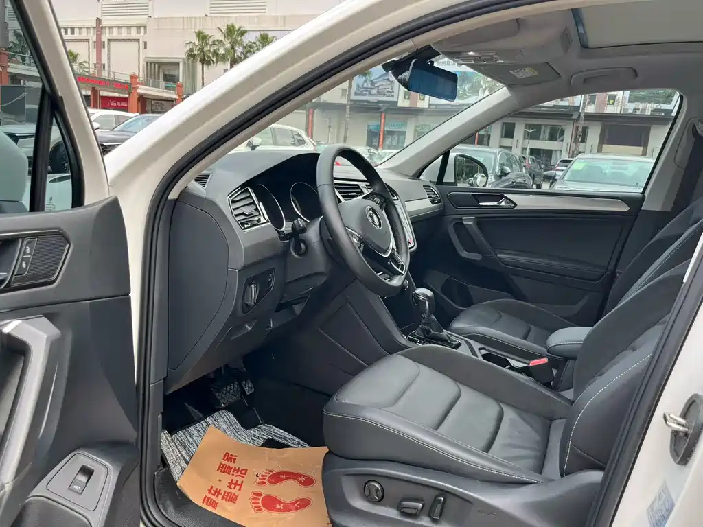Volkswagen Tiguan L L 2020 330TSI AT Luxury VI