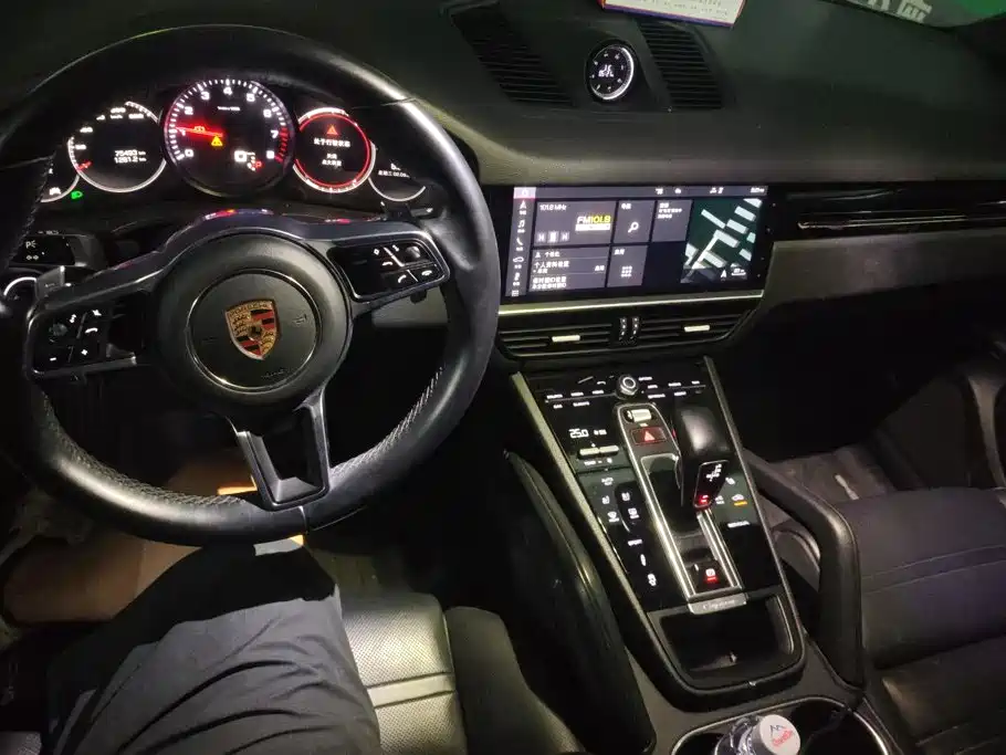 Porsche Cayenne — миниатюра 12
