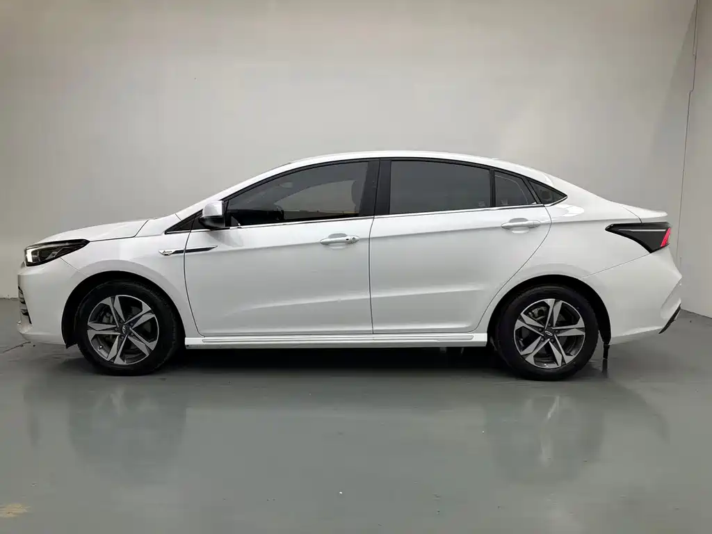Chery Arrizo 5 PLUS — миниатюра 3