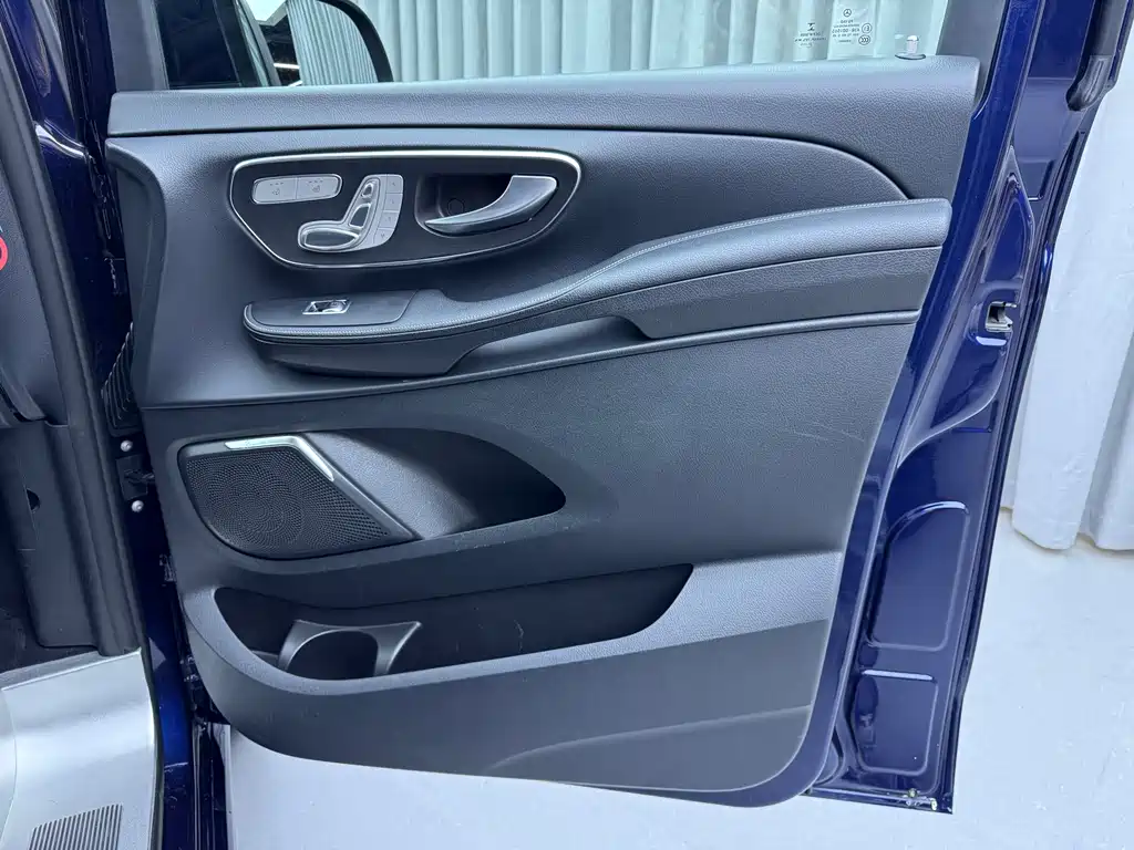 Mercedes-Benz V-Class — миниатюра 12