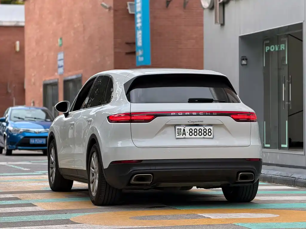 Porsche Cayenne — миниатюра 4