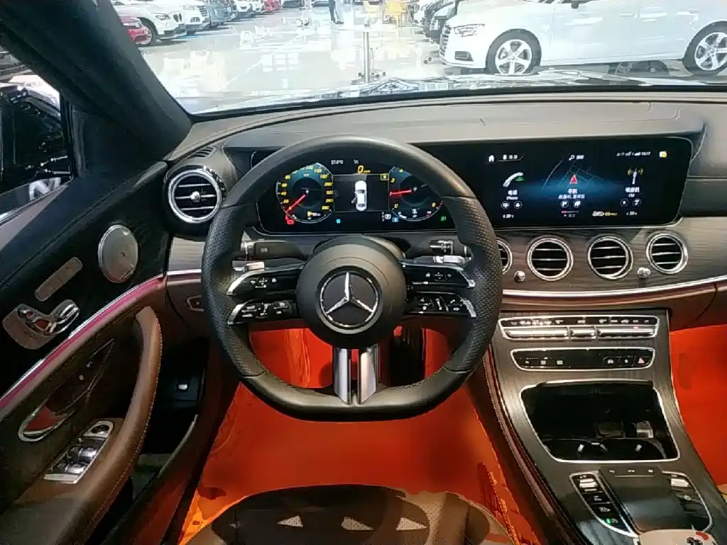 Mercedes-Benz E-Class — миниатюра 11