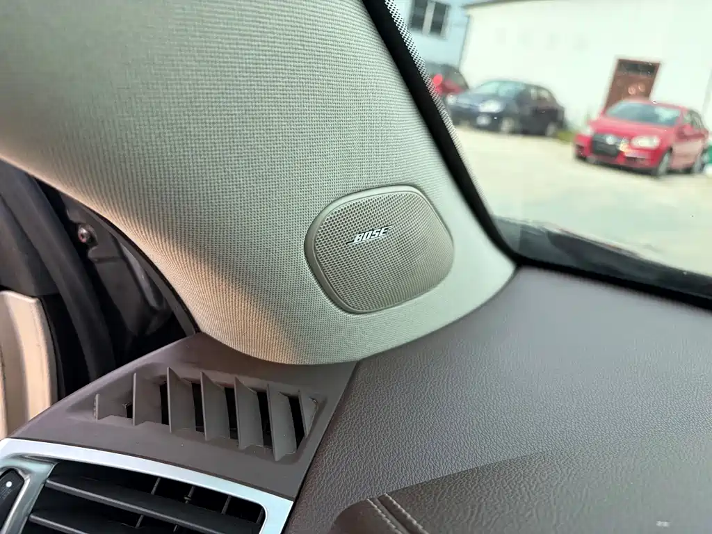 Cadillac SRX — миниатюра 14