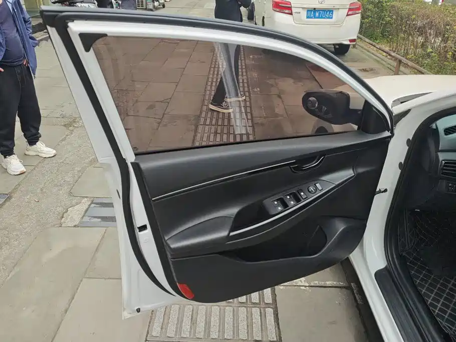 Hyundai Elantra — миниатюра 7