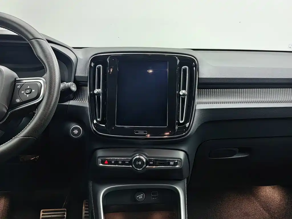 Volvo XC40 — миниатюра 12