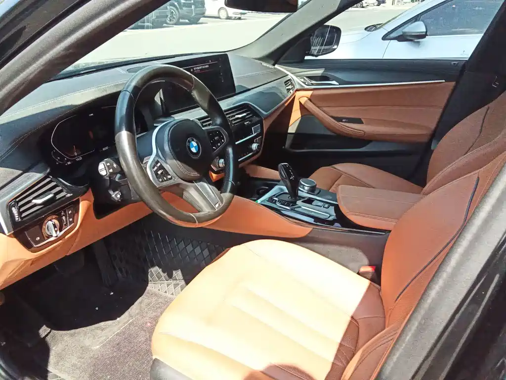 BMW 5 Series — миниатюра 6