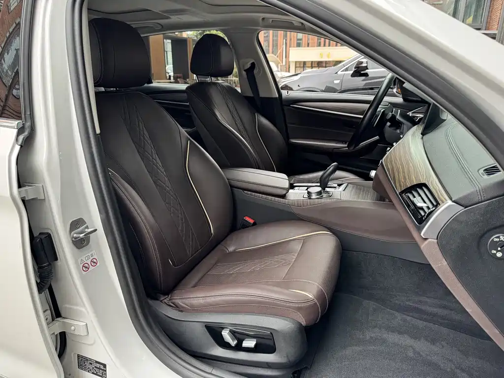 BMW 5 Series — миниатюра 20