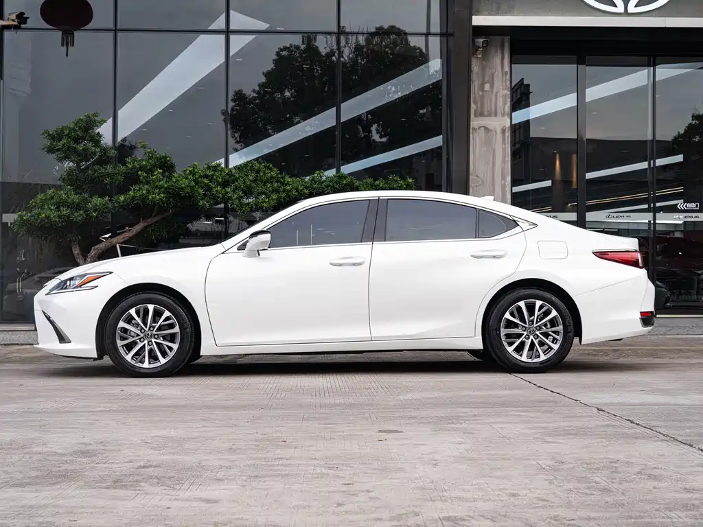 Lexus ES — миниатюра 4