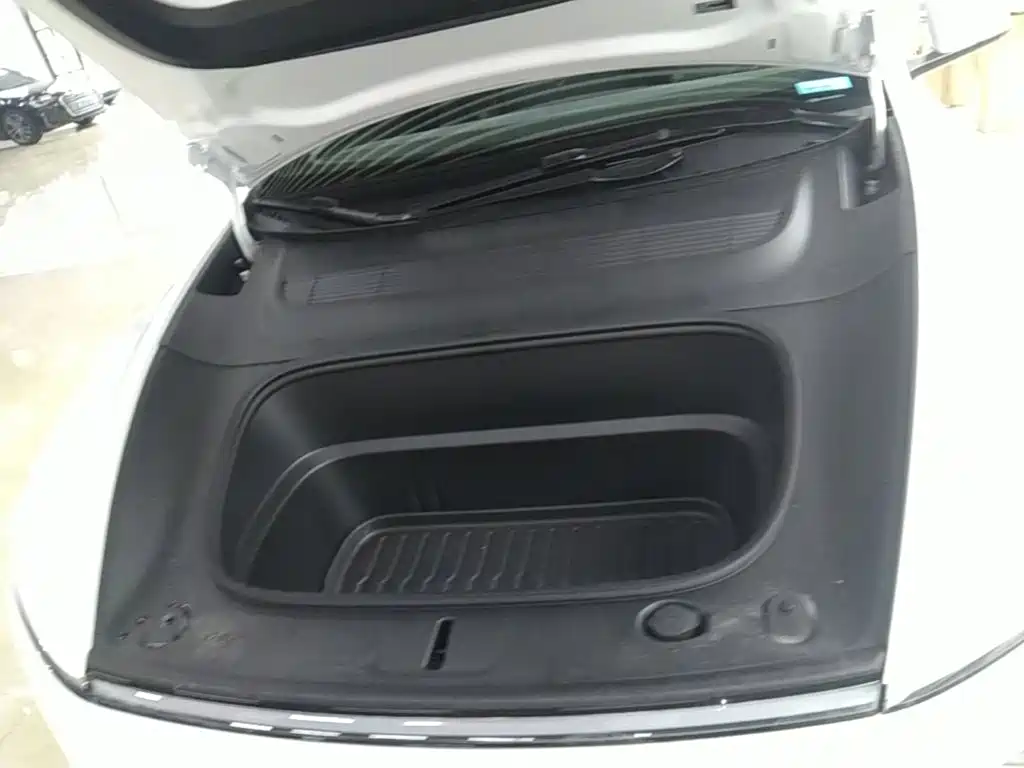 Tesla Model Y L — миниатюра 20