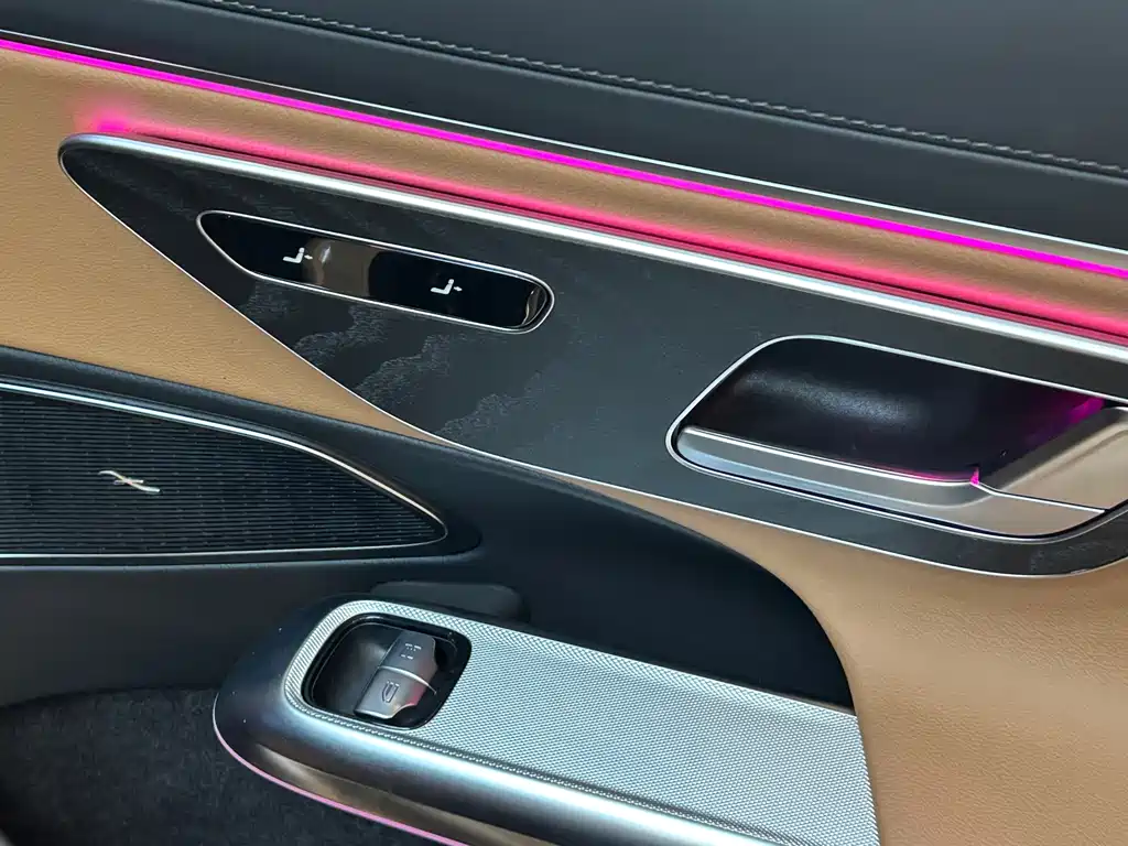 Mercedes-Benz E-Class — миниатюра 17