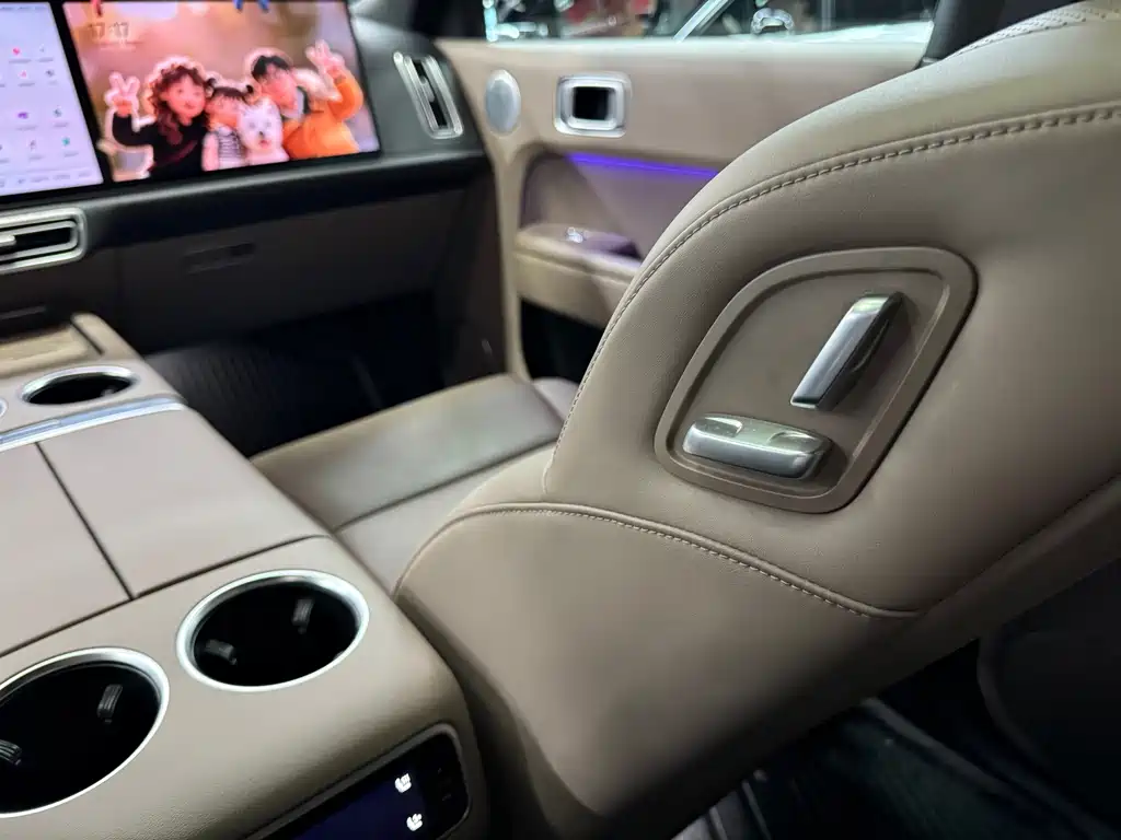 Li Auto Li L8 — миниатюра 7