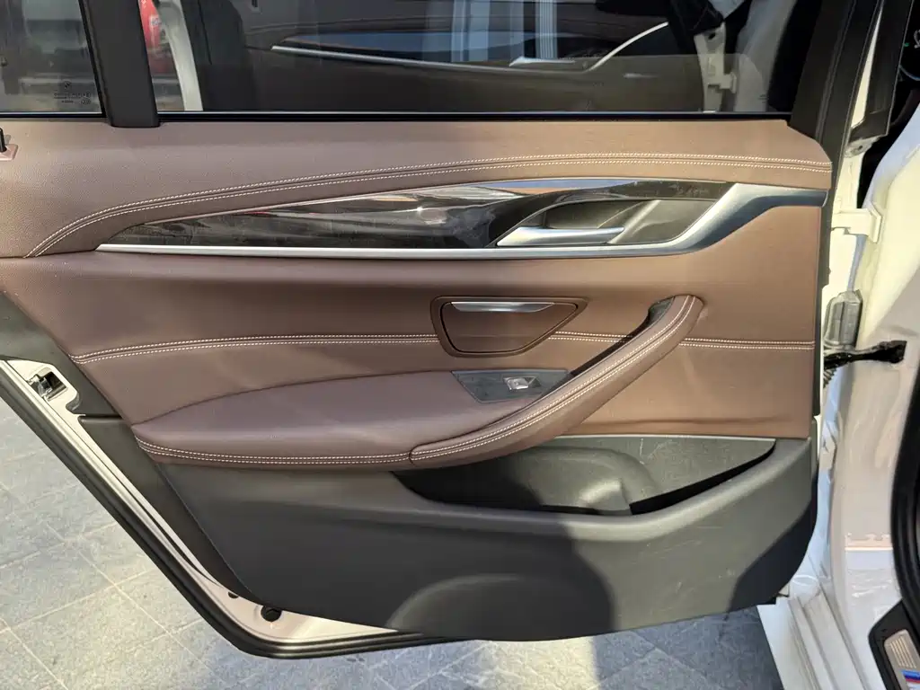 BMW 5 Series — миниатюра 15