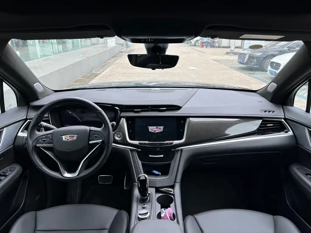 Cadillac XT6 2025 2.0T мест Luxury Executive