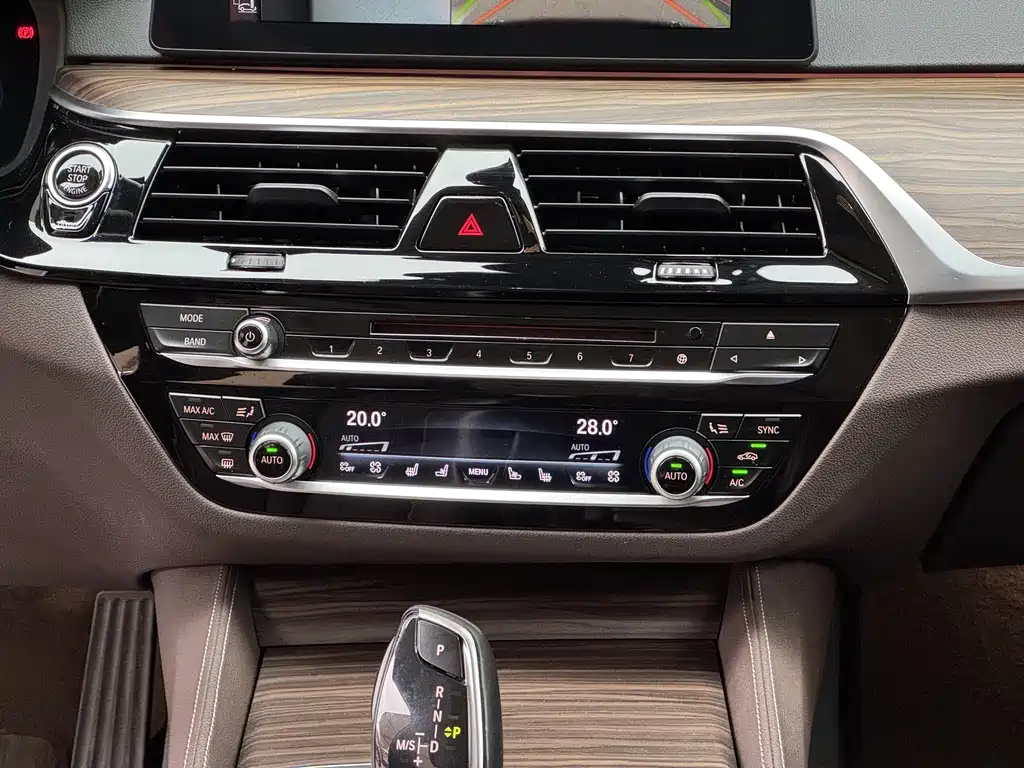 BMW 5 Series — миниатюра 12