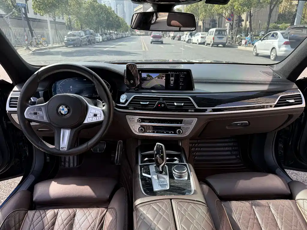 BMW 7 SERIES