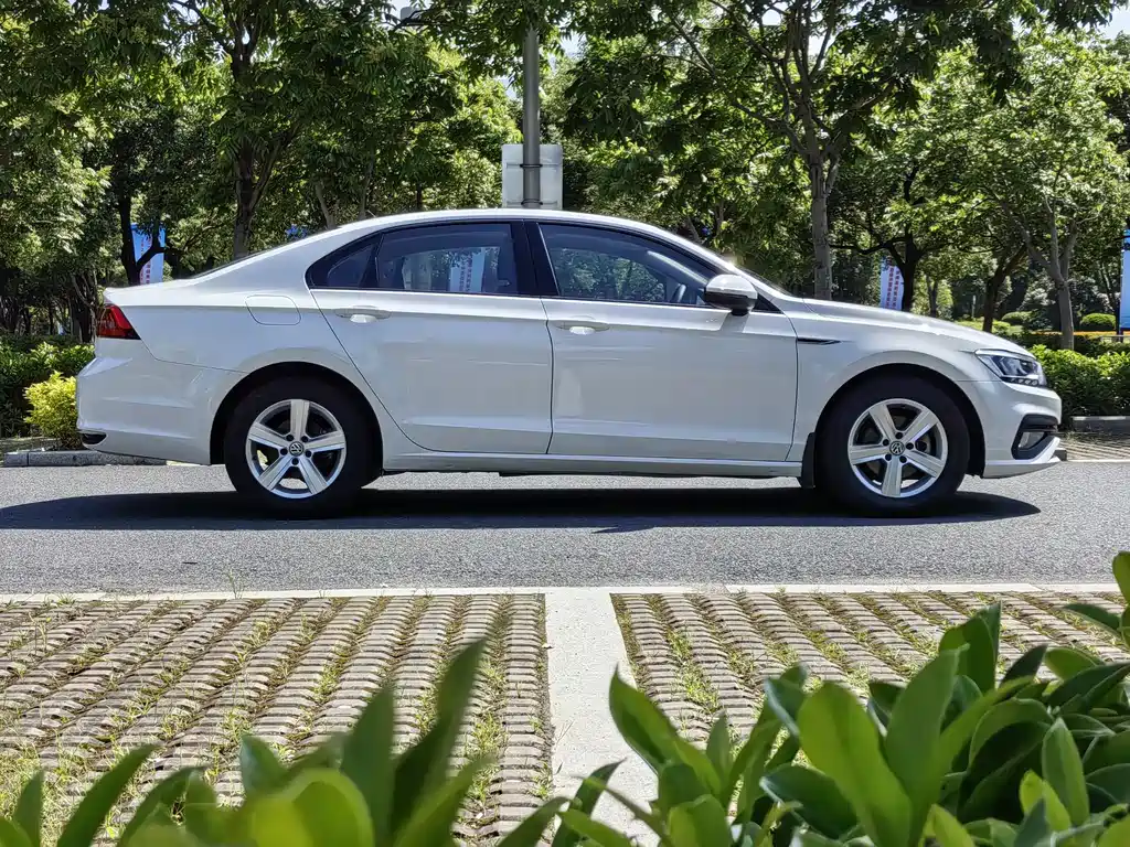 Volkswagen Lamando 2019 230TSI DSG VI