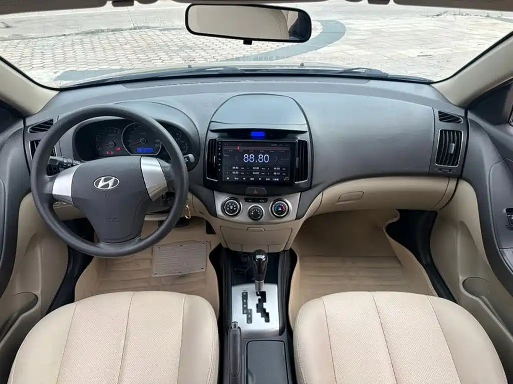 Hyundai Elantra — миниатюра 9