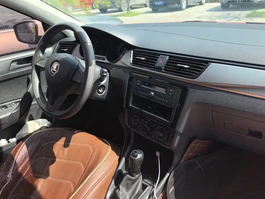 Skoda Rapid — миниатюра 12