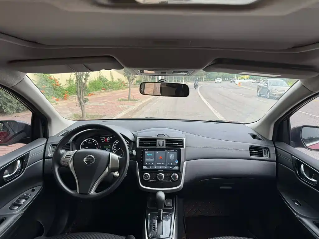Nissan Tiida — миниатюра 7