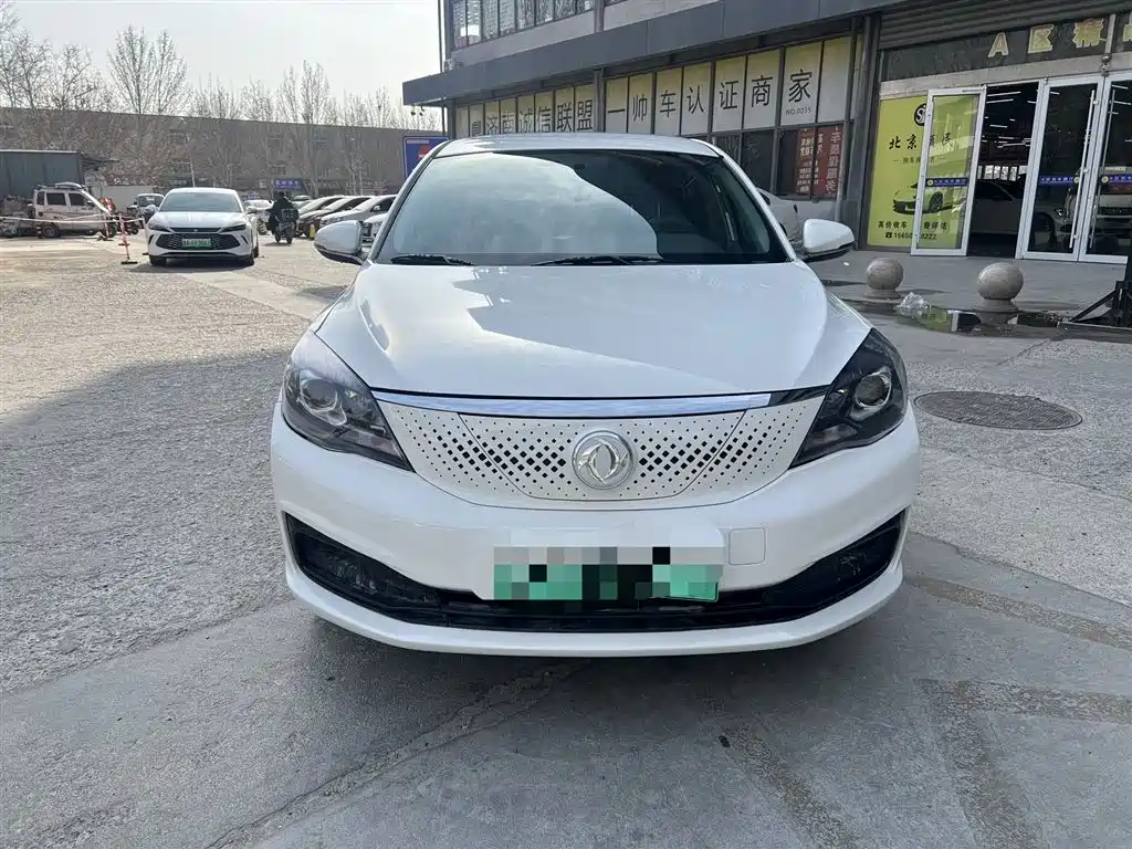 DONGFENG E70