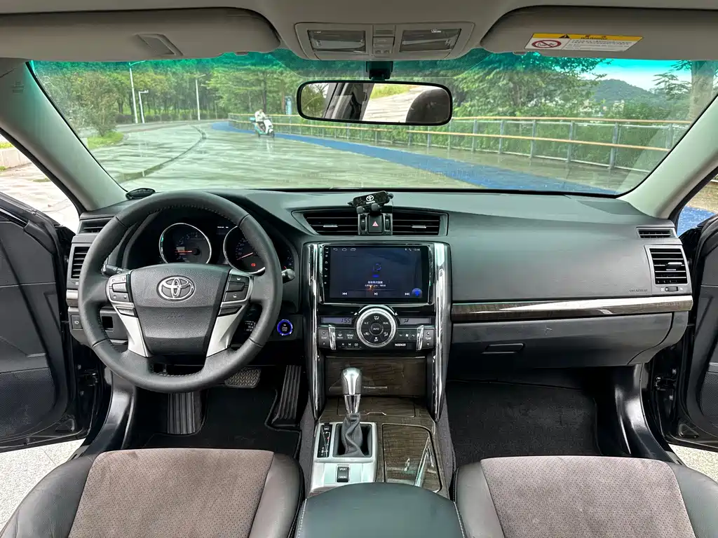 Toyota Reiz — миниатюра 6