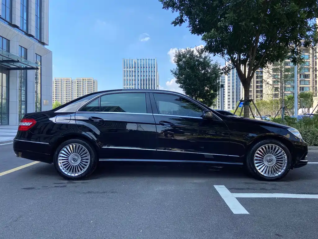 Mercedes-Benz E-Class — миниатюра 6