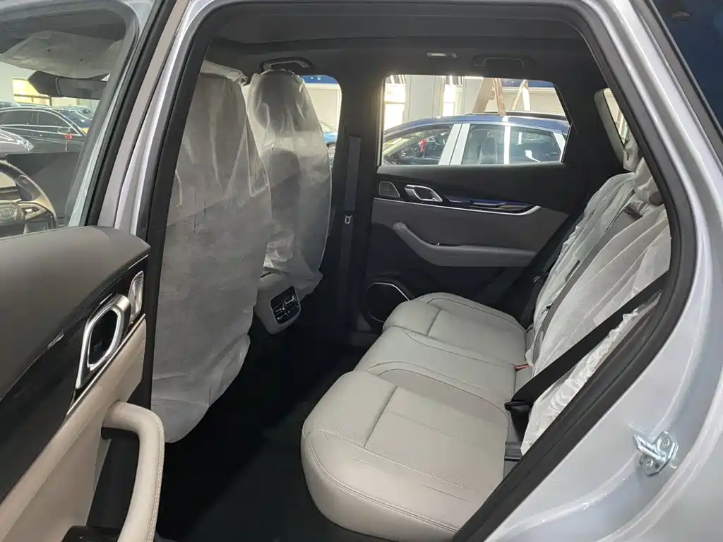 Geely Boyue L — миниатюра 17