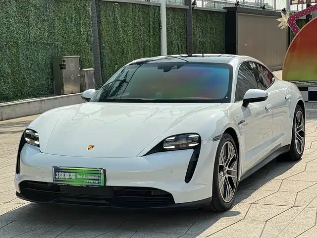 PORSCHE TAYCAN 2023