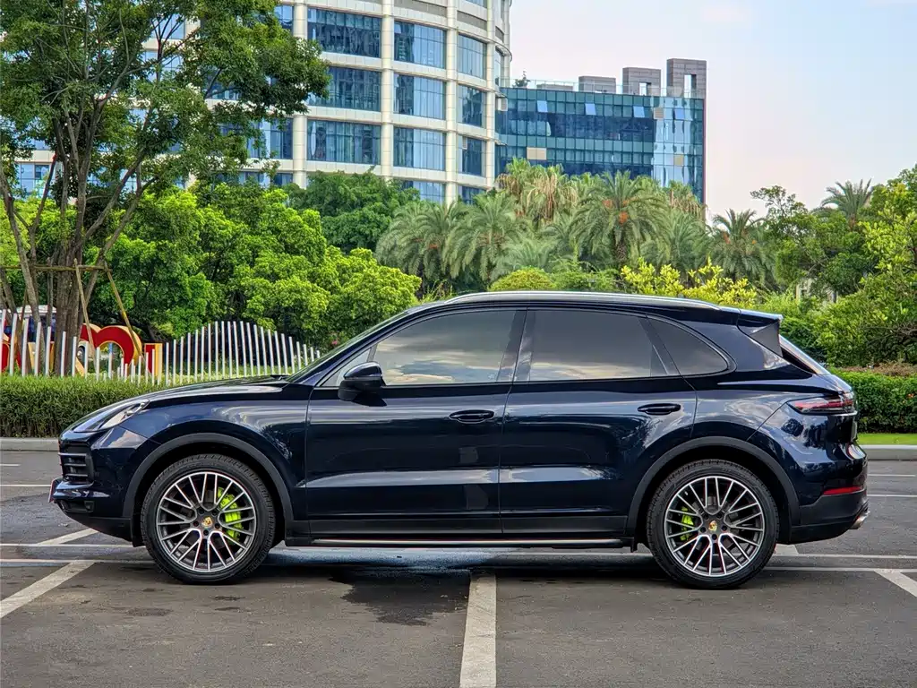 Porsche Cayenne — миниатюра 3