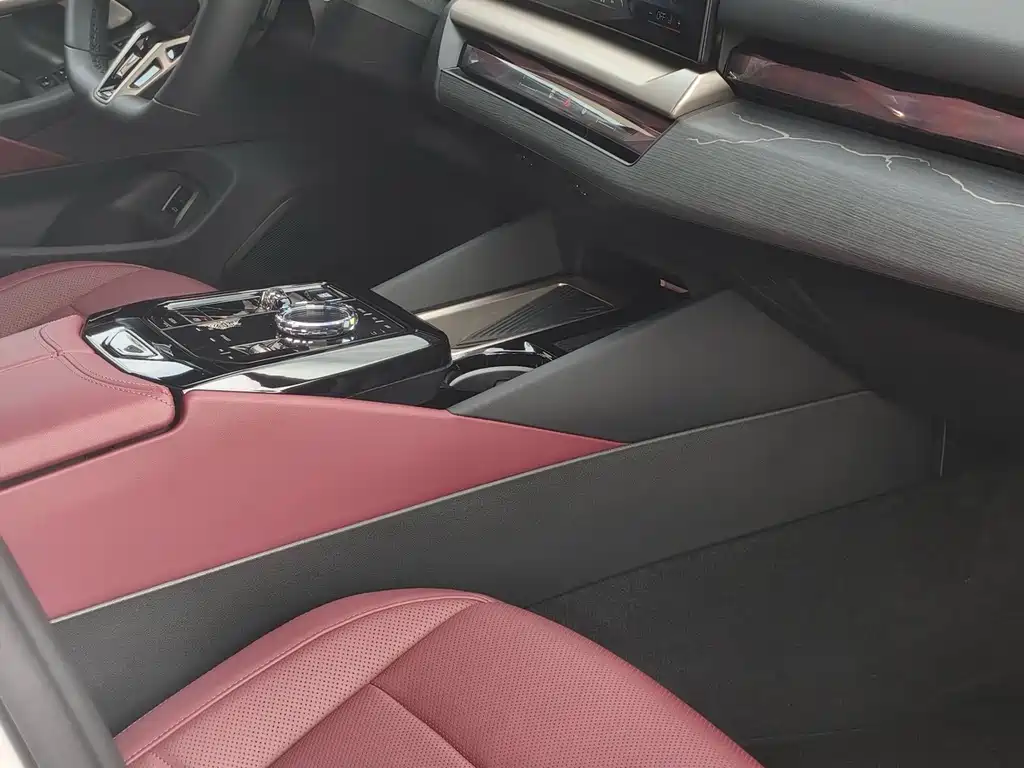 BMW 5 Series — миниатюра 5