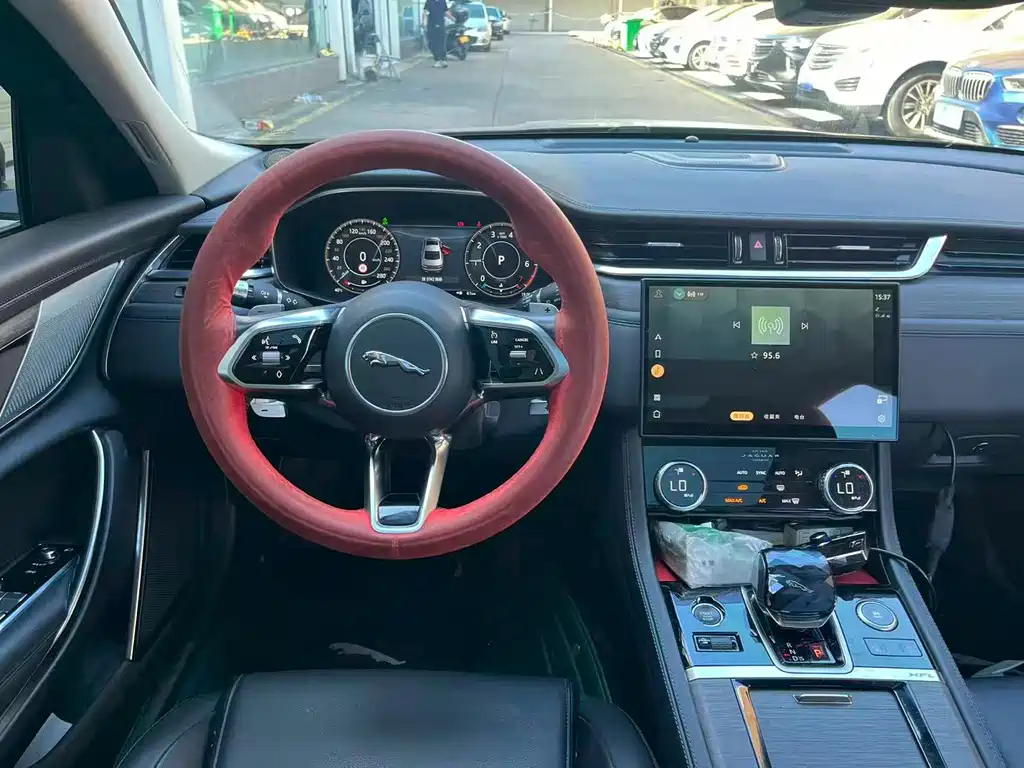 Jaguar XFL — миниатюра 7