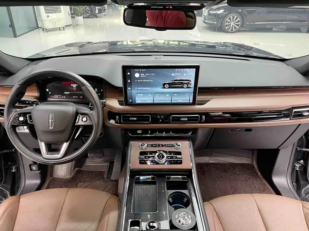 Lincoln Aviator 2023 3.0T V6 мест