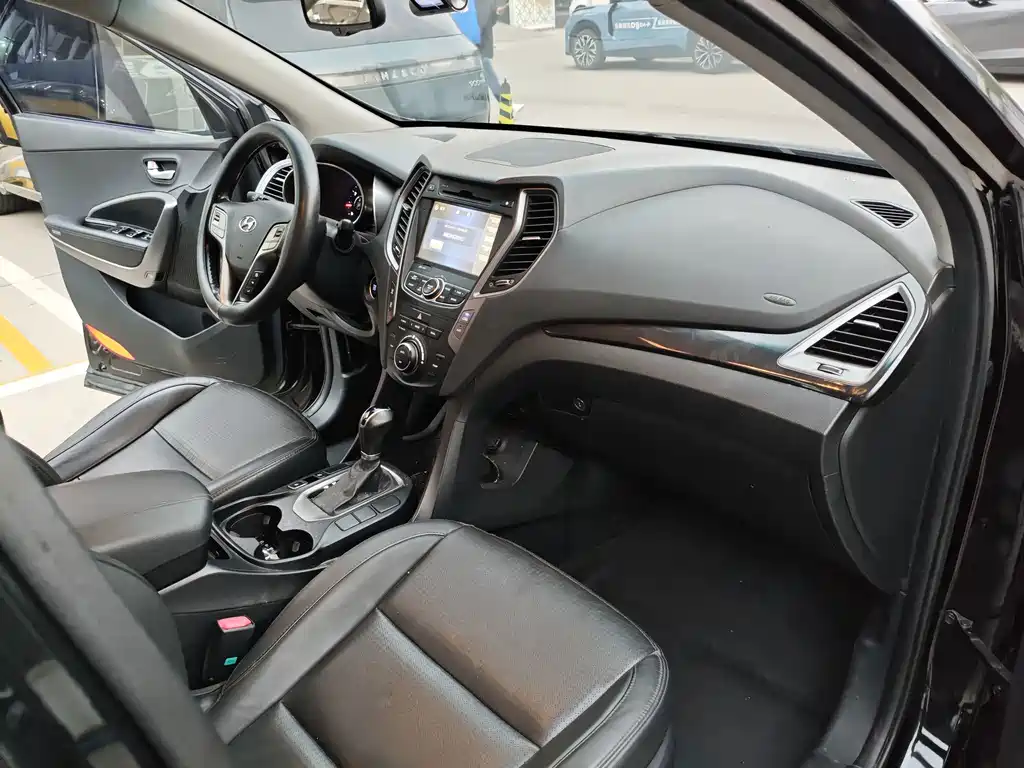 Hyundai Santa Fe — миниатюра 7