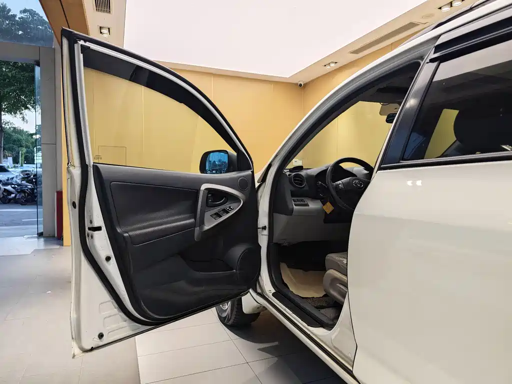 Toyota RAV4 2009 2.0L AT Luxury