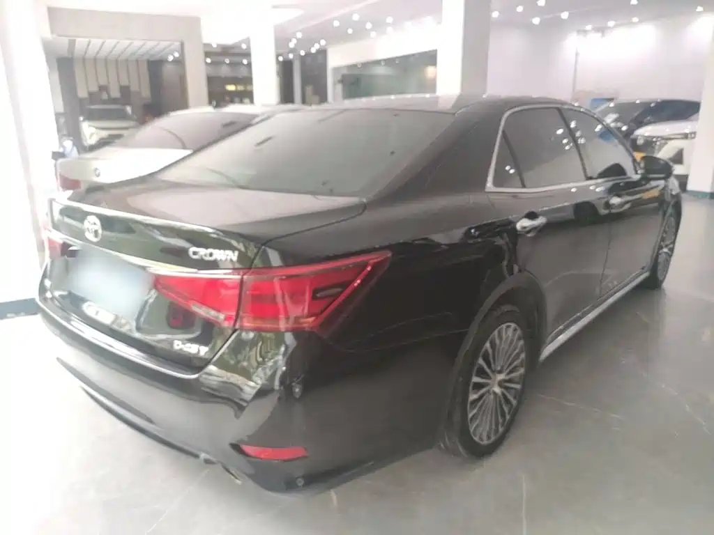 Toyota Crown — миниатюра 7