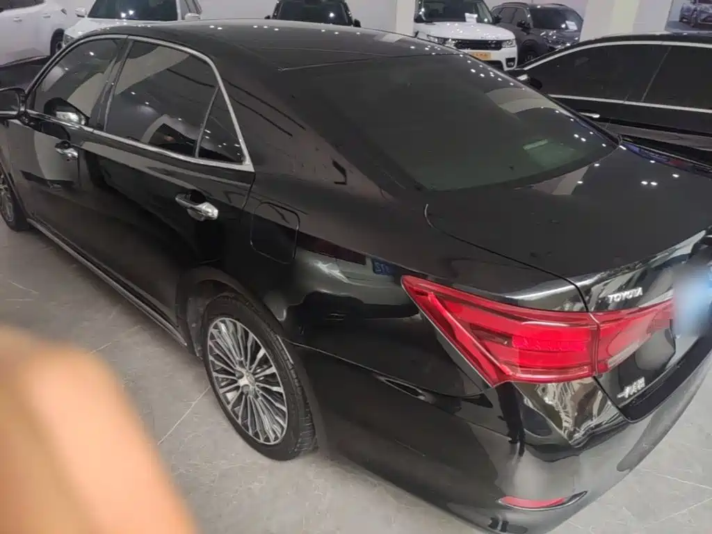 Toyota Crown — миниатюра 5