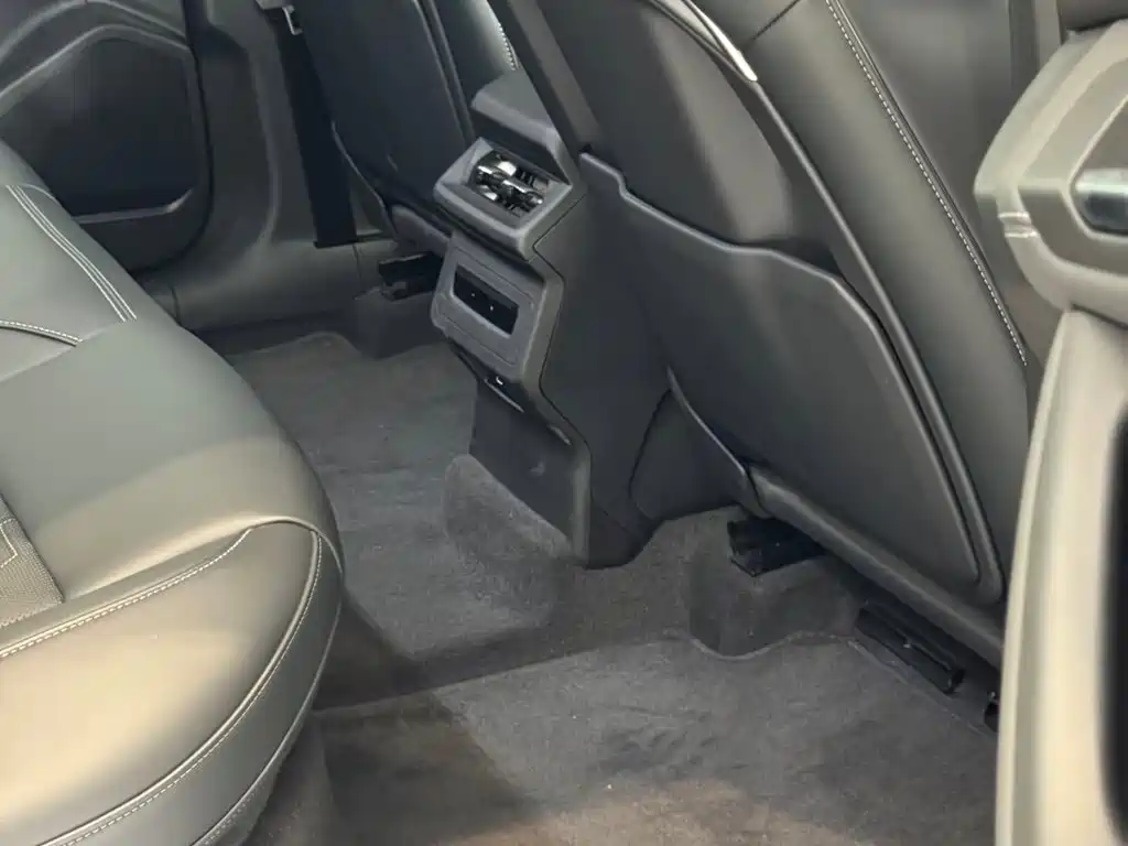 Audi Q6L e-tron