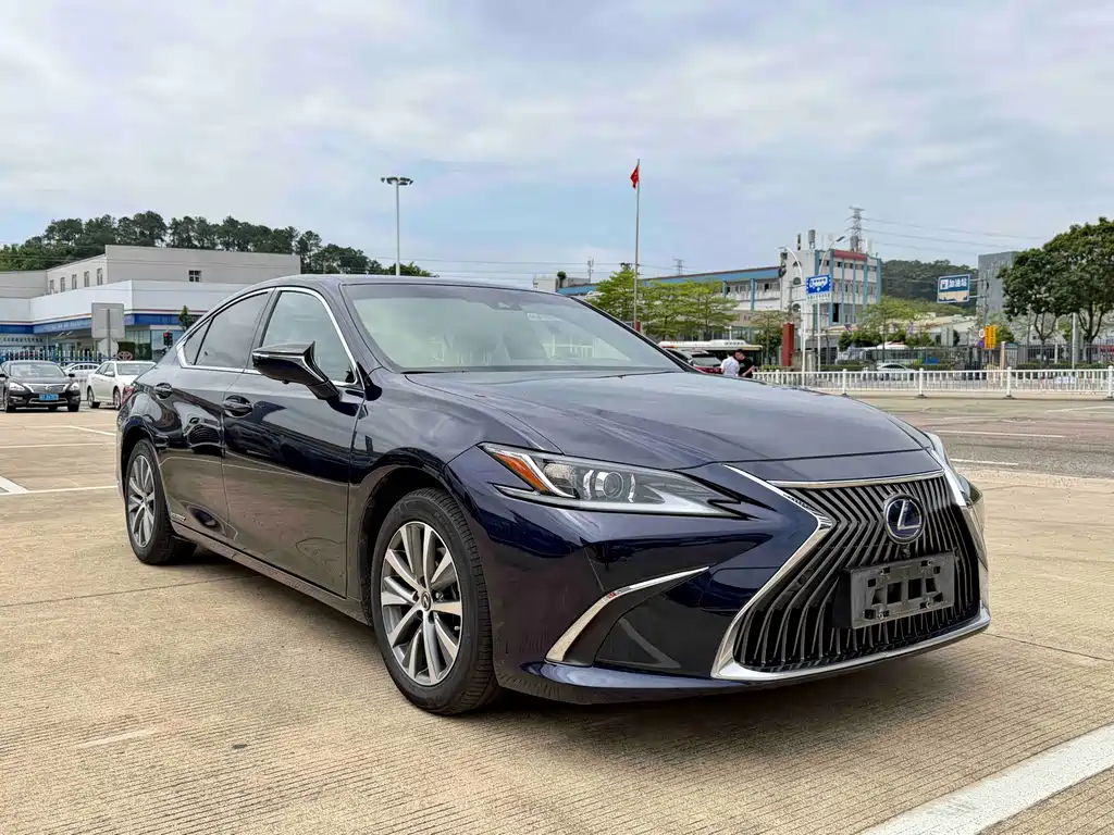 Lexus ES 2021
