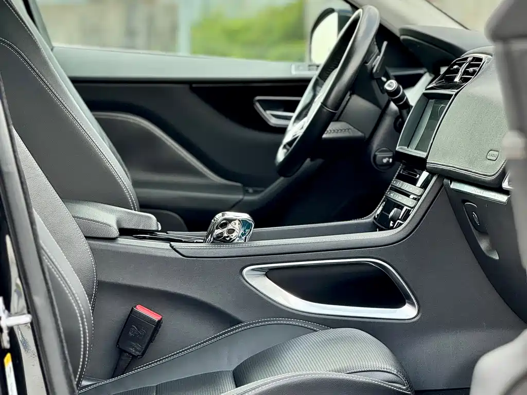 JAGUAR  F PACE
