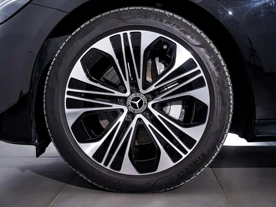 Mercedes-Benz E-Class — миниатюра 12