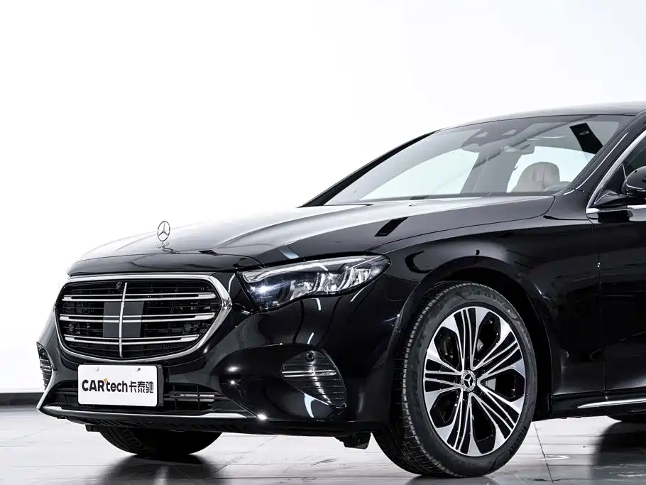 Mercedes-Benz E-Class — миниатюра 5
